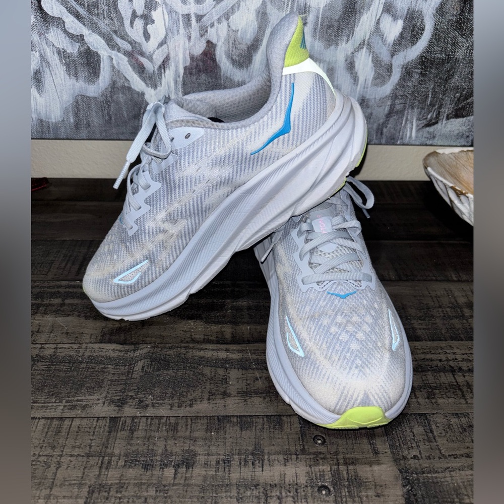 Hoka Women's Clifton 9 sneakers SZ Women's 10D WIDE - Picture 2 of 16